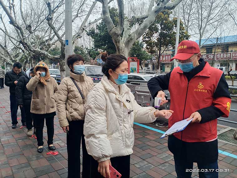 市水利局党员志愿者助力社区一线防疫